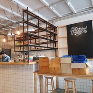 บรรยากาศ Mac-Chiato House Cake Box