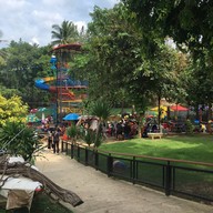 เฟื่องฟ้าแสงมณีรีสอร์ท