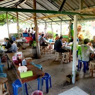 บรรยากาศ ขาหมูเด็กวัด