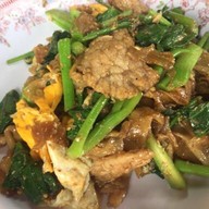 ราดหน้า ราดหน้ายอดผัก เฮียไก่ หมู่บ้านบัวทอง หมู่บ้านบัวทอง