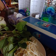 บรรยากาศ ก๋วยเตี๋ยวเรือสายรุ้ง