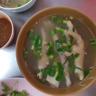 เจ๊หงษ์ข้าวมันไก่ เวทีมวยอ้อมน้อย(ต้นตำรับ)