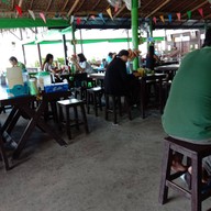 บรรยากาศ ก๋วยเตี๋ยวเรือสายรุ้ง