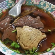 เมนูของร้าน ก๋วยเตี๋ยวเป็ดตุ๋นเจ๊ไฝ