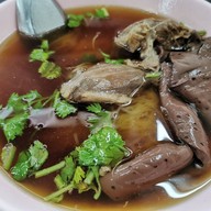 เมนูของร้าน ก๋วยเตี๋ยวเป็ดตุ๋นเจ๊ไฝ
