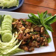 เมนูของร้าน ครัวมะรุม สมพร อำเภอสามเงา จังหวัดตาก