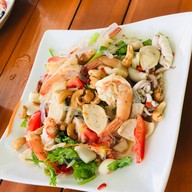 เมนูของร้าน ครัวมะรุม สมพร อำเภอสามเงา จังหวัดตาก