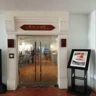 หน้าร้าน โรงแรมทวาราวดี รีสอร์ท