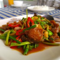 ปลาคังผัดใบขึ้นฉ่าย