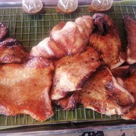 บรรยากาศ หมูน้ำผึ้งอบโอ่ง  ซ.วงศ์สว่าง19