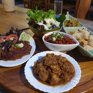 เมนูของร้าน ครัวไม้เมือง บางพระ ศรีราชา