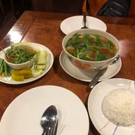 บ้านไม้แดง แม่สะเรียง