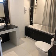 The Luna Compass Hotel