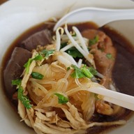 เมนูของร้าน ก๋วยเตี๋ยวไก่โอ๊กกก เลียบคลองทวีวัฒนา