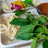 เมนูของร้าน ก๋วยเตี๋ยวเรือร่มไทร เตี๋ยวเรือกะทิสด สาขาเจริญสุข
