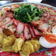 เมนูของร้าน บะหมี่เกี๊ยวชมสวน