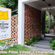 โรงแรมเยลโล่พิลโล