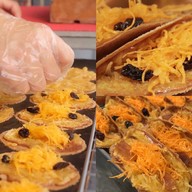 แม่เล็กขนมเบื้องไทยโบราณ (เจ้าเก่าตลาดกระทรวงการคลัง)