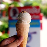 เมนูของร้าน พรชัยไอติมกะทิสด