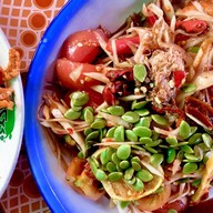 ส้มตำเจ้น้่อยครกใหญ่