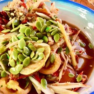 ส้มตำเจ้น้่อยครกใหญ่