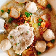 เมนูของร้าน ก๋วยเตี๋ยวป้ามาศ  หนองบัว