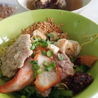 เมนูของร้าน ก๋วยเตี๋ยวป้าวรรณ