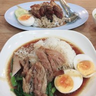 ต้นศรีตรัง  มีโชคพลาซ่า