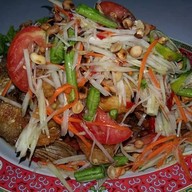 เมนูของร้าน ซิลดี้ ปลาทอดยำ & ก๋วยเตี๋ยว หมู-เนื้อน้ำตก ริมแม่น้ำตลาดไฟฟ้านครชัยศรี