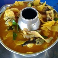 เมนูของร้าน ซิลดี้ ปลาทอดยำ & ก๋วยเตี๋ยว หมู-เนื้อน้ำตก ริมแม่น้ำตลาดไฟฟ้านครชัยศรี