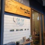 หน้าร้าน The Wrinkles Pug House สามย่าน