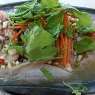 เมนูของร้าน ซิลดี้ ปลาทอดยำ & ก๋วยเตี๋ยว หมู-เนื้อน้ำตก ริมแม่น้ำตลาดไฟฟ้านครชัยศรี