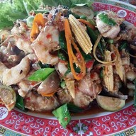 เมนูของร้าน ซิลดี้ ปลาทอดยำ & ก๋วยเตี๋ยว หมู-เนื้อน้ำตก ริมแม่น้ำตลาดไฟฟ้านครชัยศรี