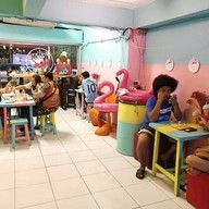 นมใหญ่ Milk&Toast สำโรง-ริมทางรถไฟสายเก่า