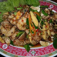 เมนูของร้าน ซิลดี้ ปลาทอดยำ & ก๋วยเตี๋ยว หมู-เนื้อน้ำตก ริมแม่น้ำตลาดไฟฟ้านครชัยศรี