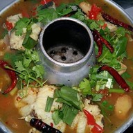 เมนูของร้าน ซิลดี้ ปลาทอดยำ & ก๋วยเตี๋ยว หมู-เนื้อน้ำตก ริมแม่น้ำตลาดไฟฟ้านครชัยศรี