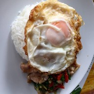 เมนูของร้าน กะเพราบ้านครัว