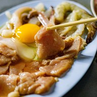 เมนูของร้าน ป้าบัวหมูจุ่มลาดหญ้า สาขาถนนลาดหญ้า5หน้ากสิกรไทย ย้ายไป สาขา2ถนนอิสภาพซอย12จะอยู่ฝั่งตรงข้ามซอยอิสรภาพ7 ก่อนถึงไฟแดงบ้านแขกอยู่ฝั่งขวามือคะ