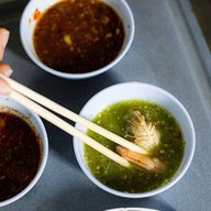 เมนูของร้าน ป้าบัวหมูจุ่มลาดหญ้า สาขาถนนลาดหญ้า5หน้ากสิกรไทย ย้ายไป สาขา2ถนนอิสภาพซอย12จะอยู่ฝั่งตรงข้ามซอยอิสรภาพ7 ก่อนถึงไฟแดงบ้านแขกอยู่ฝั่งขวามือคะ