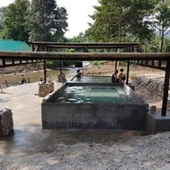 น้ำพุร้อนโป่งกระทิง