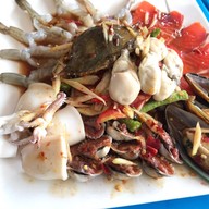 เมนูของร้าน เจ๊อีฟครกแตก