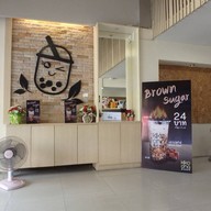 ร้านตกแต่งสบายๆ สว่างๆ