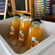 Me Smoothie (fresh juice, smoothies, cold press juice) ถนนศรีโสธรตัดใหม่ ฉะเชิงเทรา