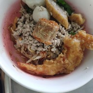 เมนูของร้าน ต้นเย็นตาโฟกุ้งทอด
