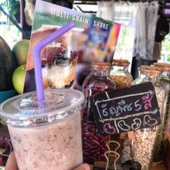 เมนูของร้าน Me Smoothie (fresh juice, smoothies, cold press juice) ถนนศรีโสธรตัดใหม่ ฉะเชิงเทรา