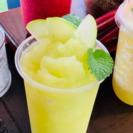 Me Smoothie (fresh juice, smoothies, cold press juice) ถนนศรีโสธรตัดใหม่ ฉะเชิงเทรา