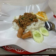 ตั๊ก กะเพราถาดยักษ์ เซ็นทรัลพระราม 2 ชั้น 4