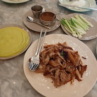 เมนูของร้าน The Yard Restaurant