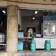 หน้าร้าน มั่นคงฟาร์ม เป็ดพะโล้  หมู่บ้านดีเค