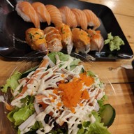 เหินฟ้าอินดี้ ชูชิย่างไฟ By Chef Tum ตลาดปากทางหน้าหมู่บ้านเศรษฐกิจ เพชรเกษม102